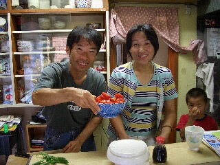 会員の岡田さん(左)と代表の古賀さん(右)の写真